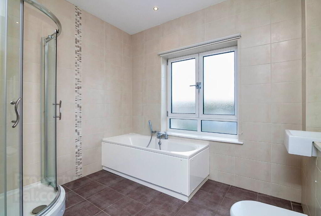 Apt 31, Laharna Building 8 of 10