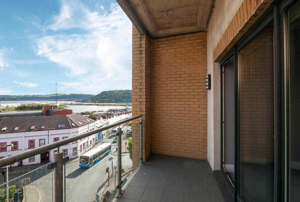 Apt 31, Laharna Building 9 of 10