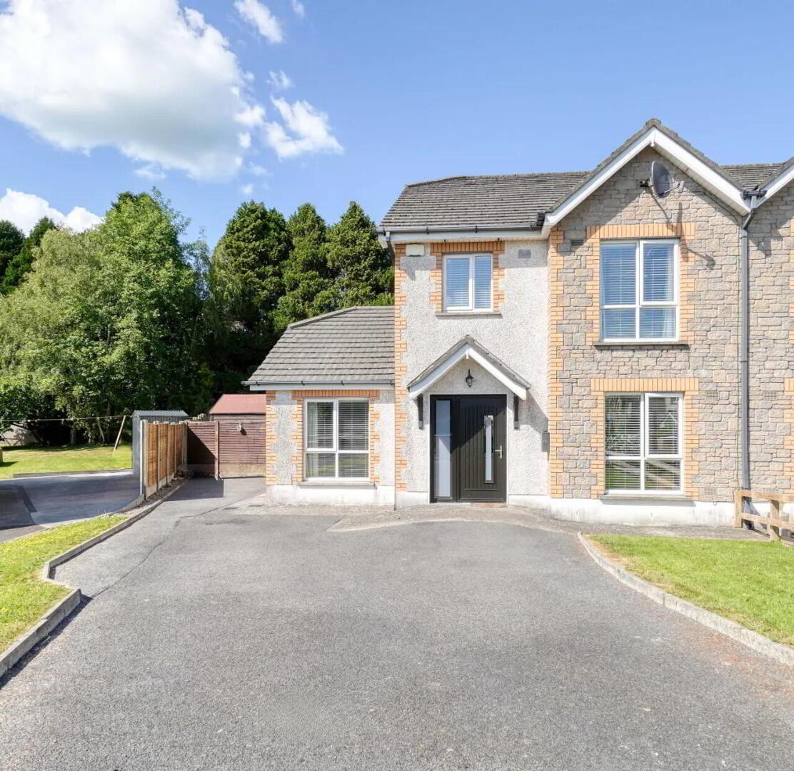 10 Killucan Manor Lawns 1 of 23