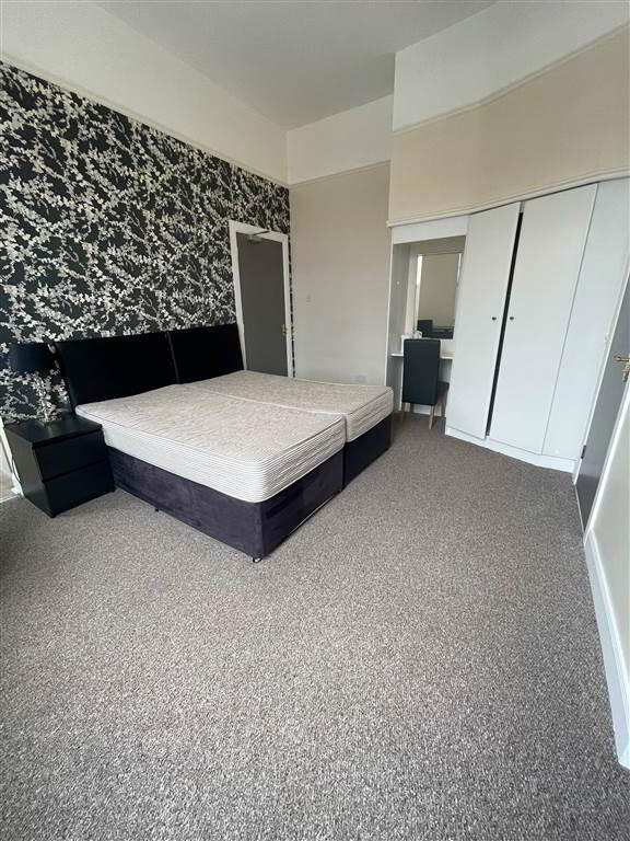 254 Ravenhill Road 3 of 5