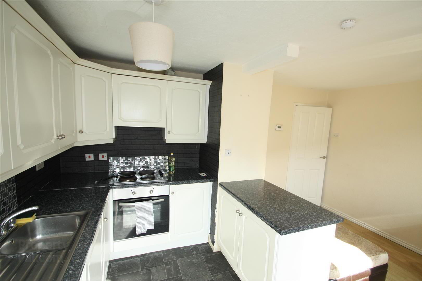 25 Langley Road 4 of 16