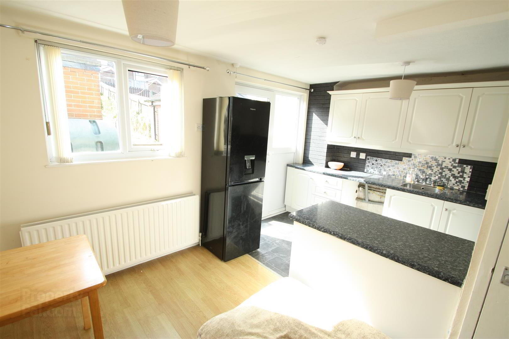 25 Langley Road 8 of 16