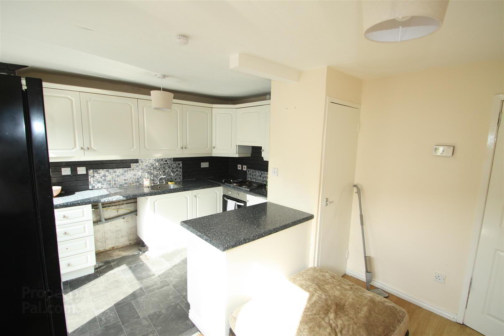 25 Langley Road 7 of 16