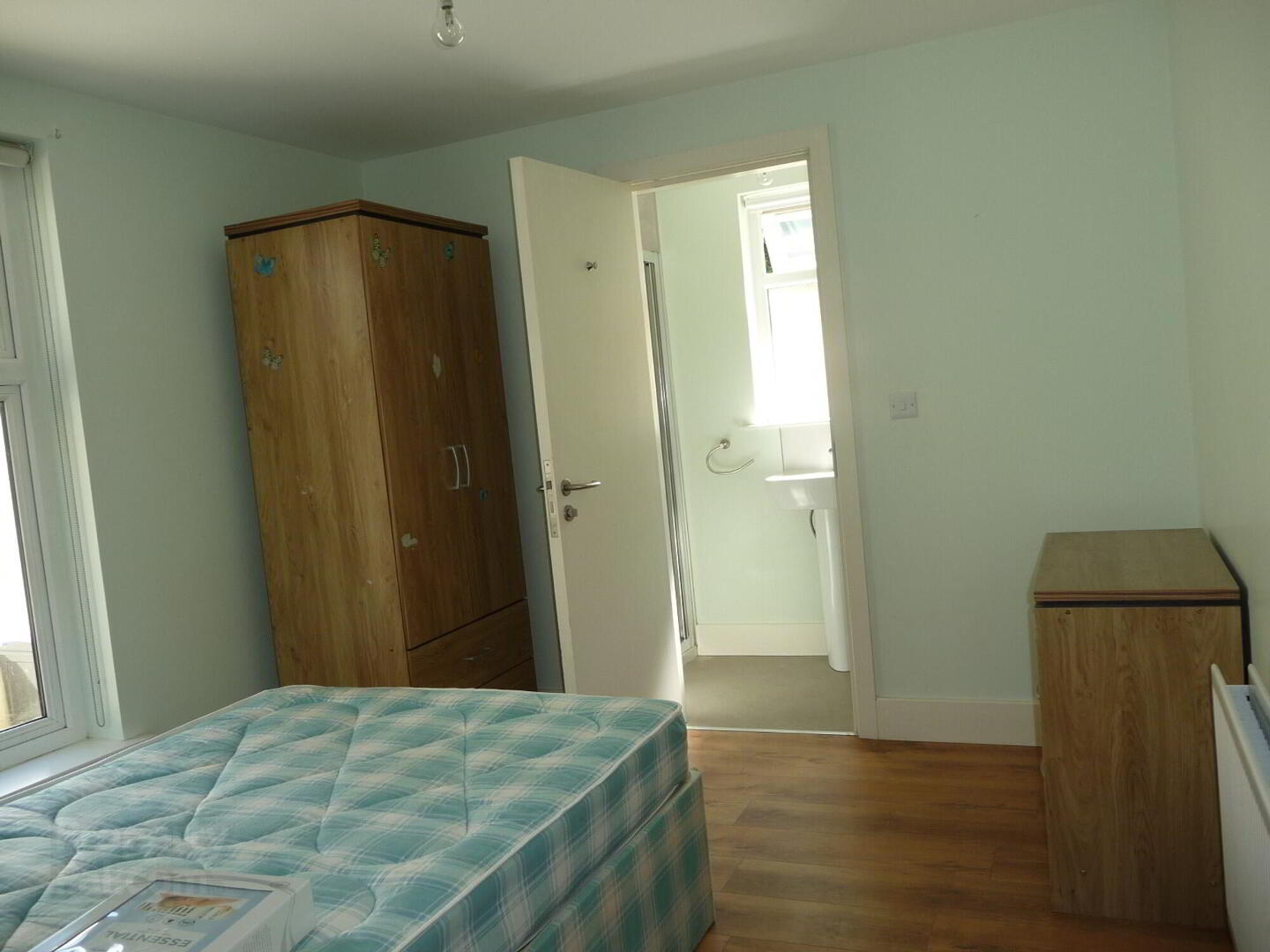 Apt 3, 6-8 Malone Avenue 7 of 10