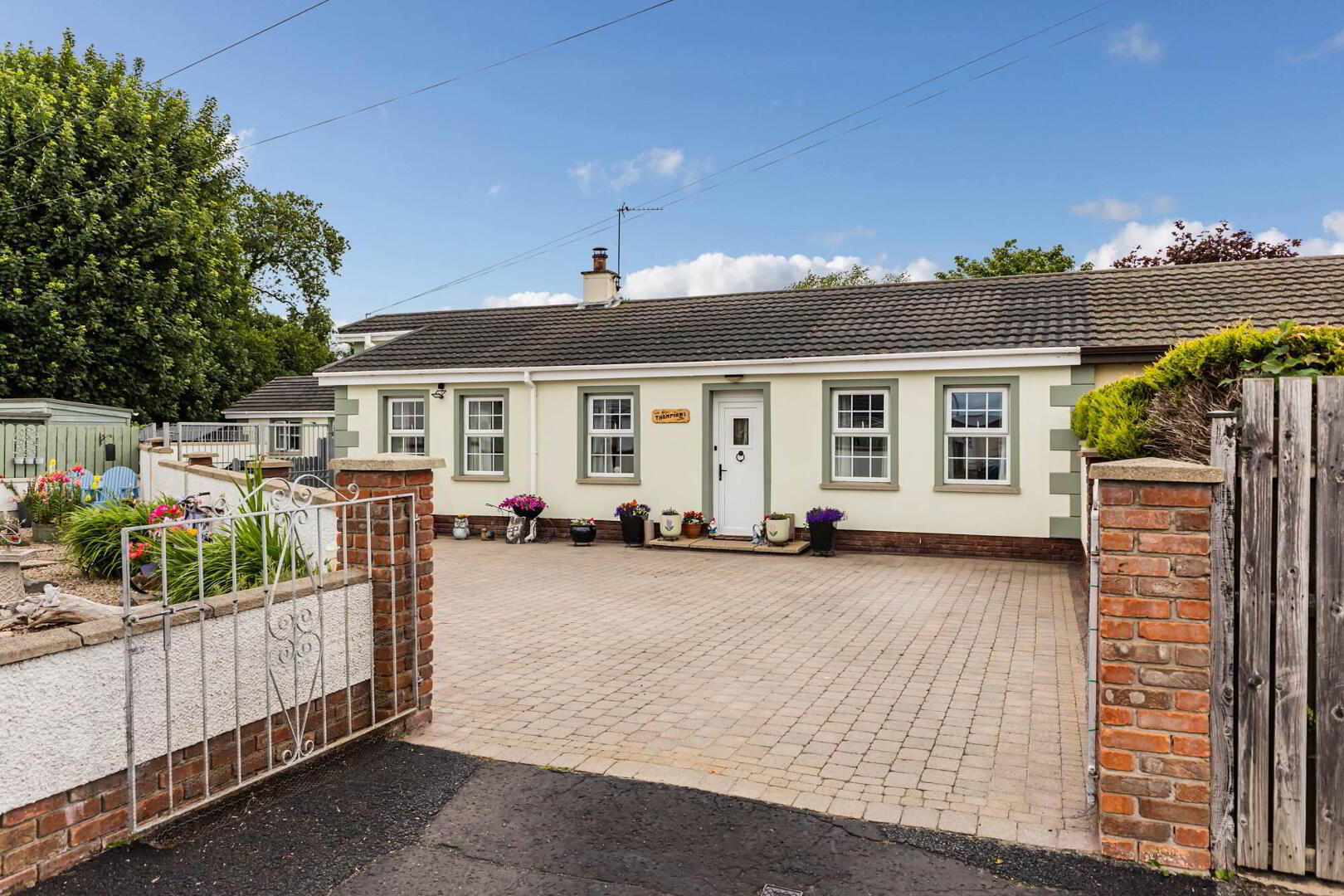 11 Camlin Gardens 1 of 32