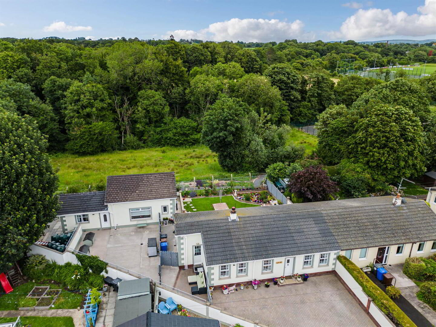 11 Camlin Gardens 3 of 32