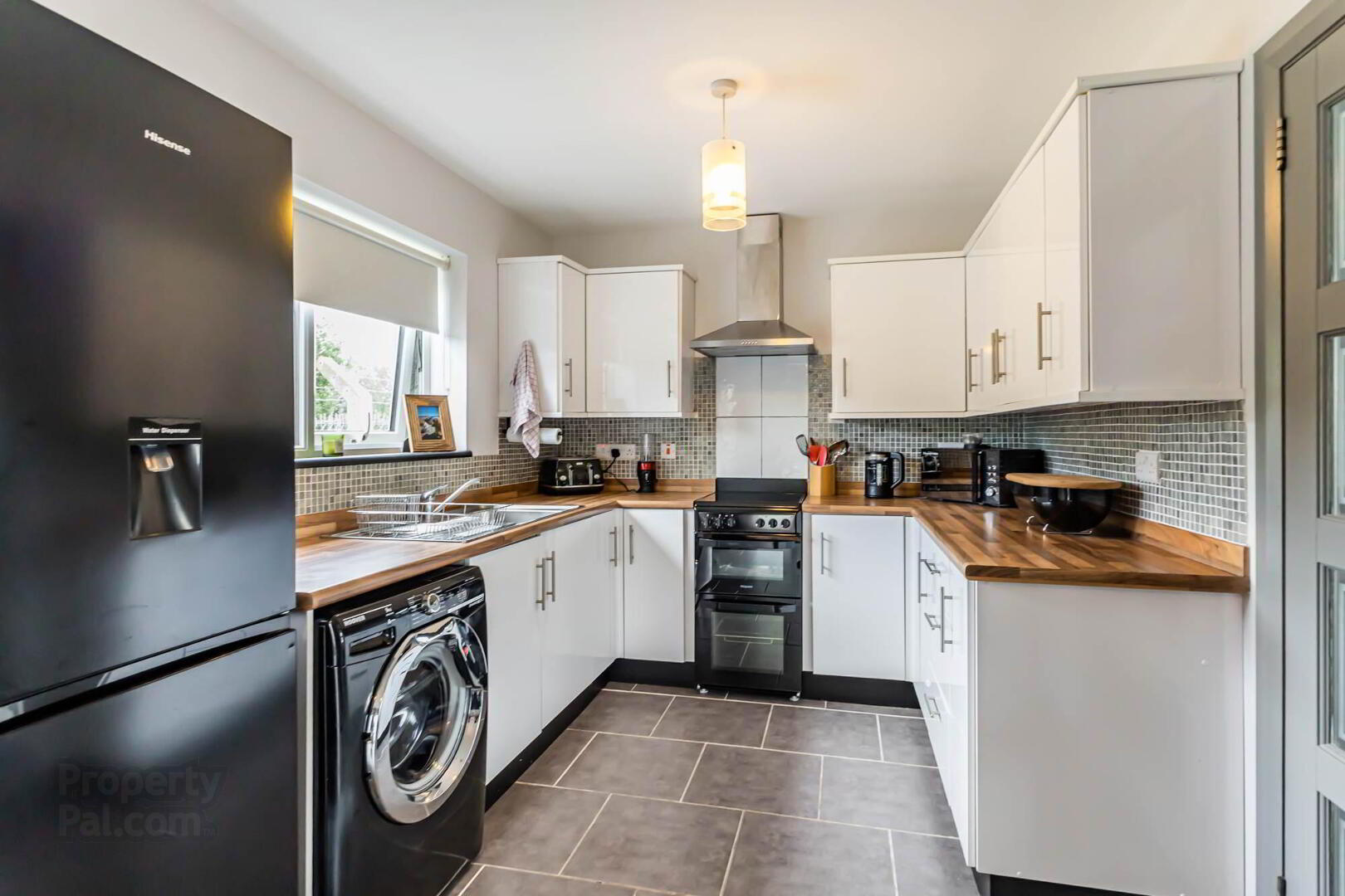 11 Camlin Gardens 19 of 32