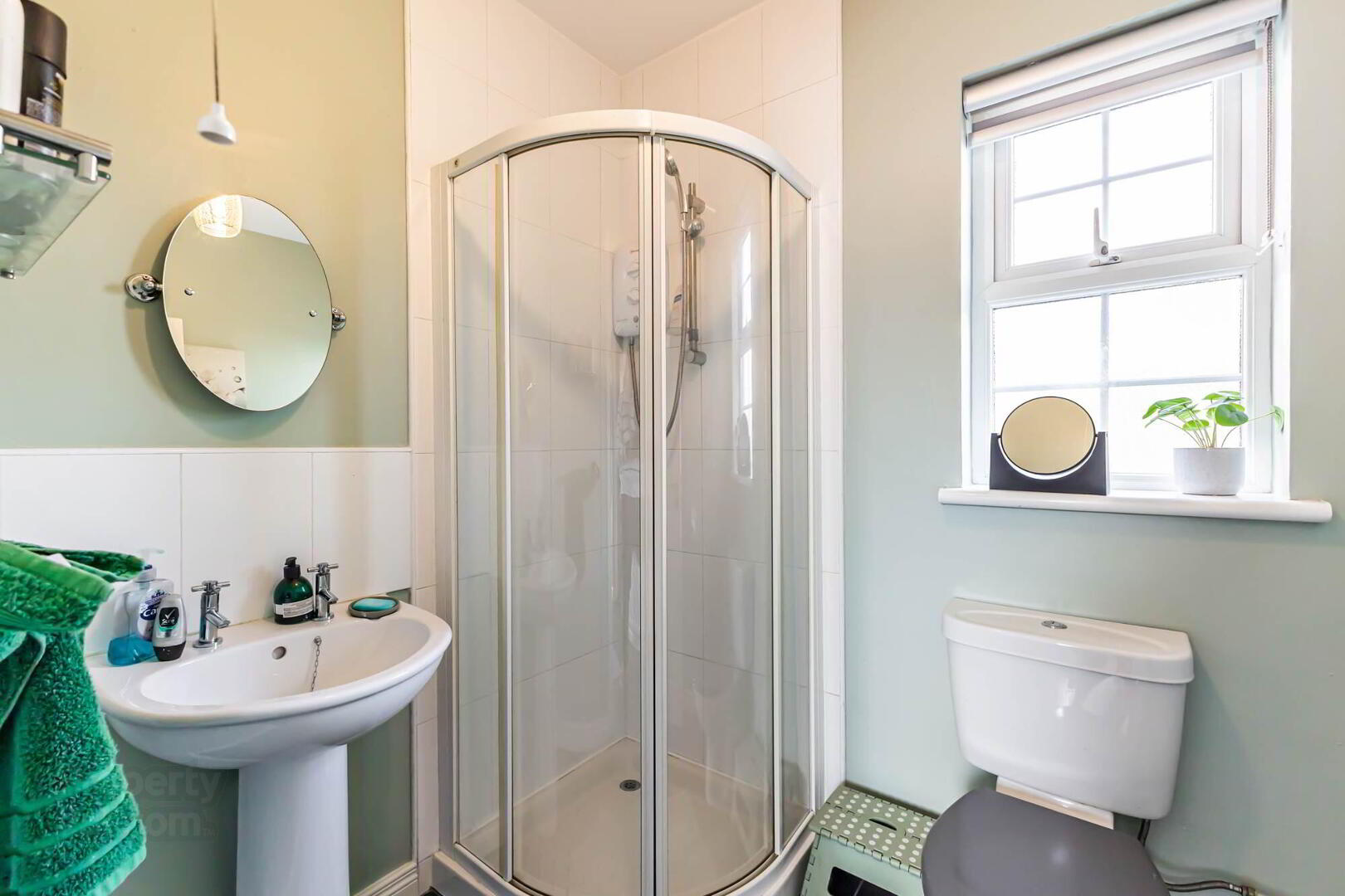11 Camlin Gardens 21 of 32