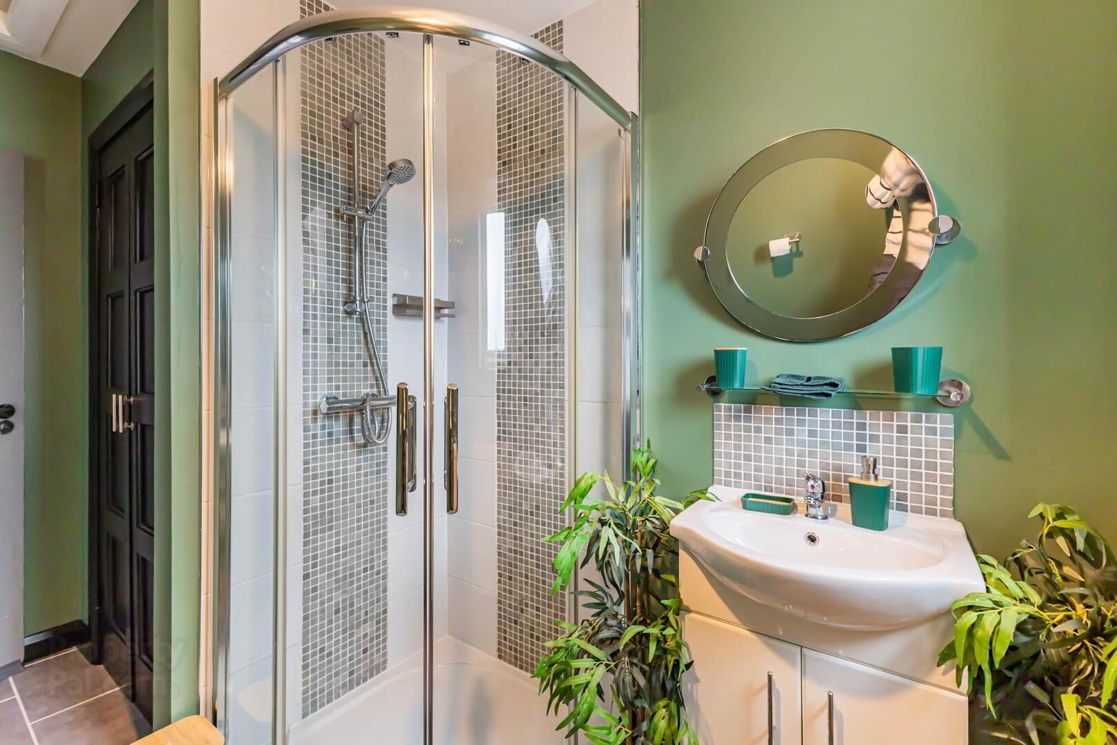 11 Camlin Gardens 25 of 32