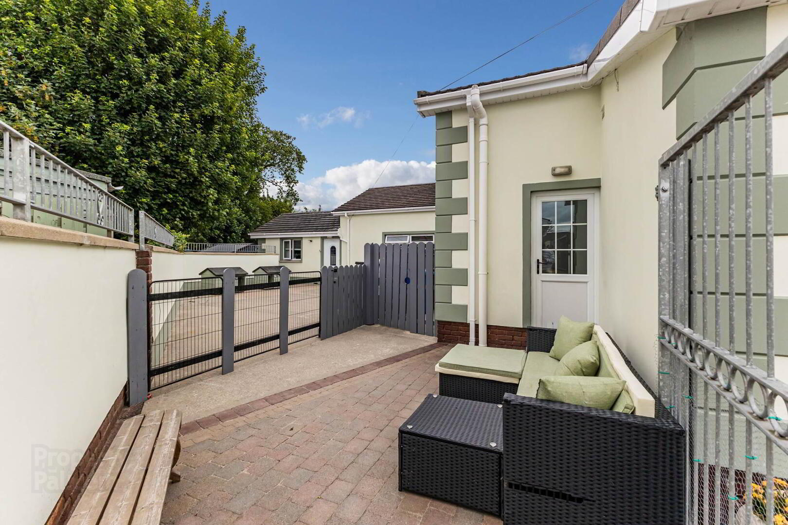 11 Camlin Gardens 32 of 32