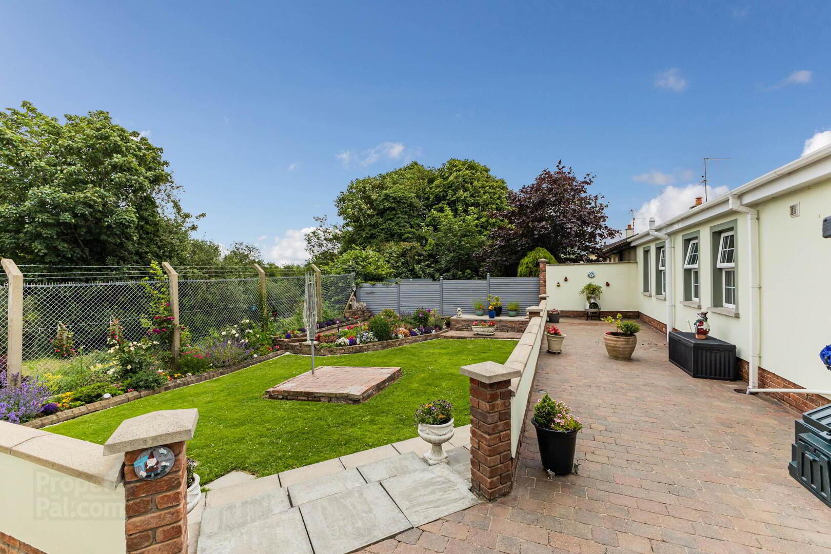 11 Camlin Gardens 26 of 32