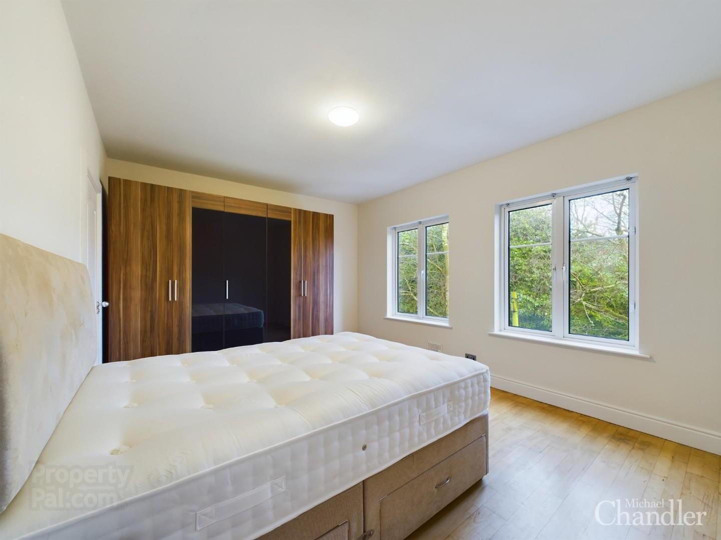 Apt 6, Holyrood Manor 10 of 17