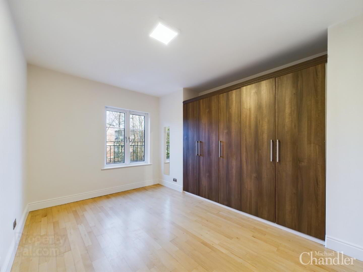 Apt 6, Holyrood Manor 14 of 17