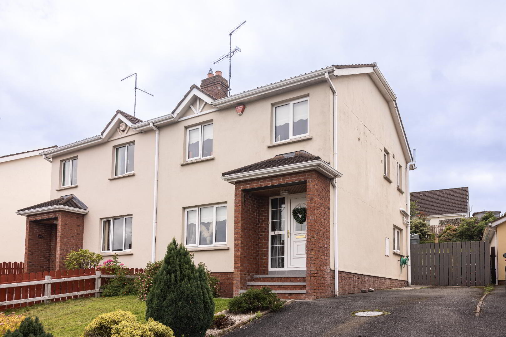 119 Abbey Park 2 of 27