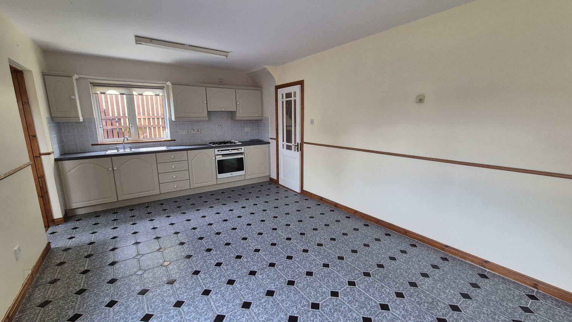 29 Whitethorn Grove 8 of 23