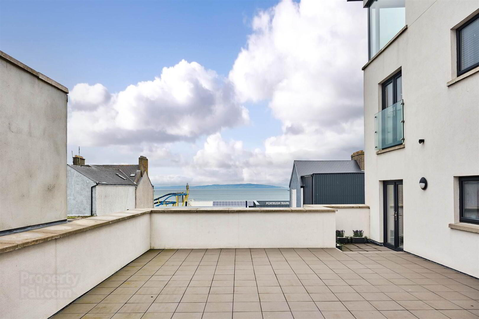3 Dunluce View Apartments, 24 Dunluce Avenue 27 of 31