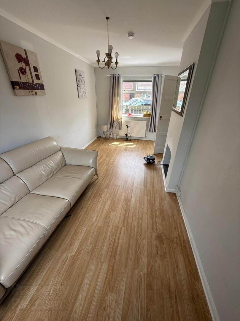 14 Sandbrook Grove 2 of 9