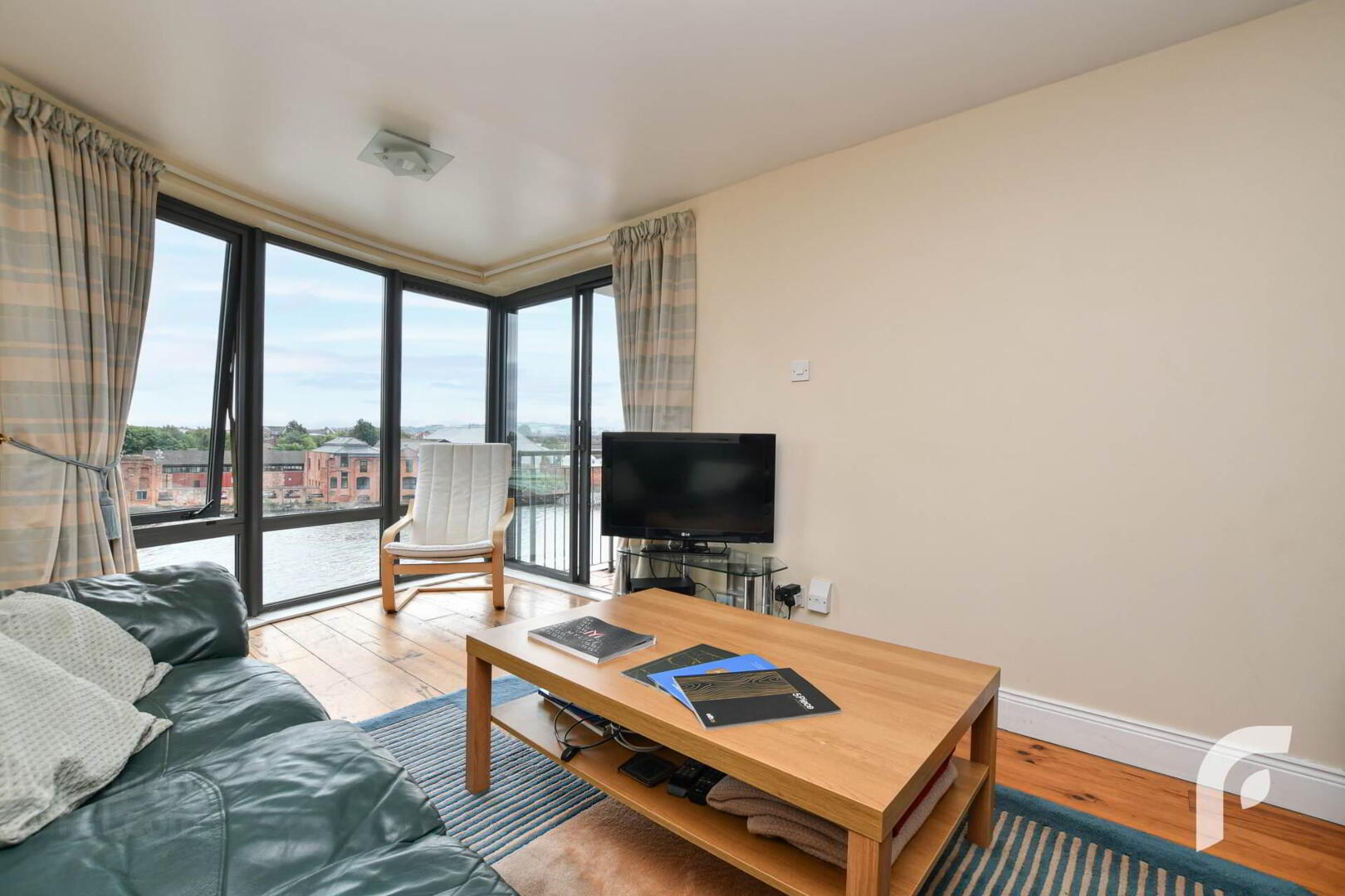 Apartment 16 St George`s Harbour 11 of 31