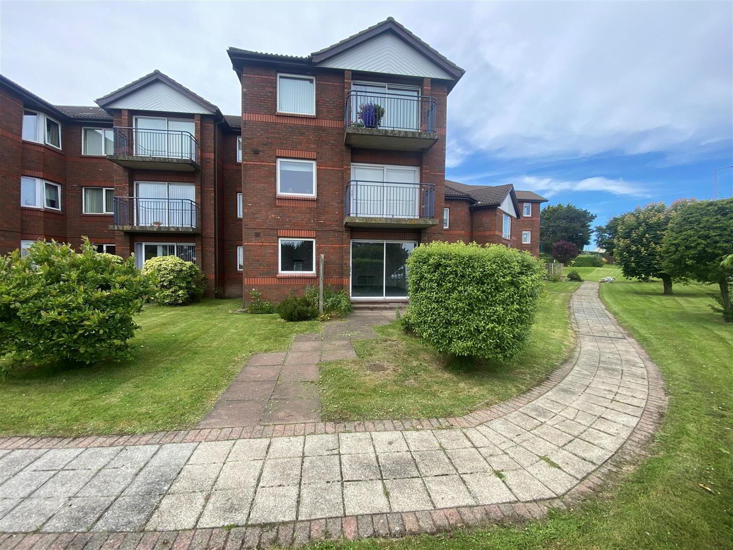 4 Lyndhurst Court 1 of 11