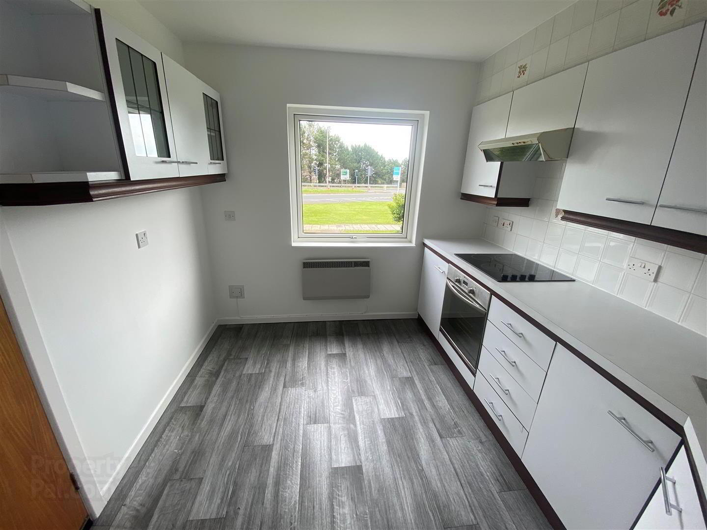 4 Lyndhurst Court 6 of 11