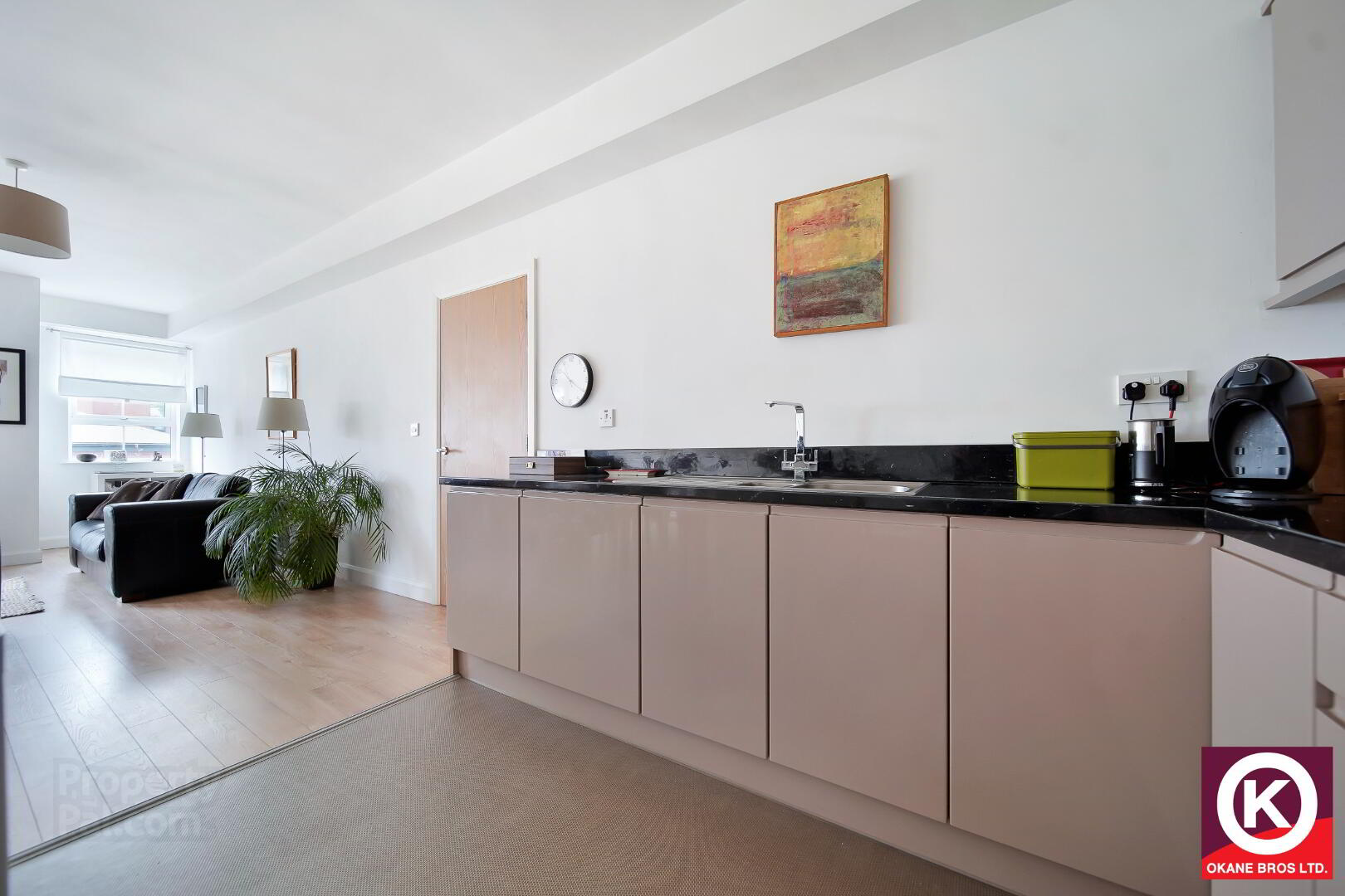 1 Highfield Court 8 of 31