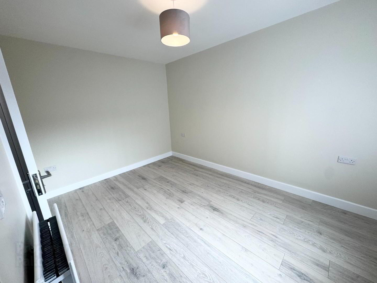 17 Rathmore Crescent 9 of 15