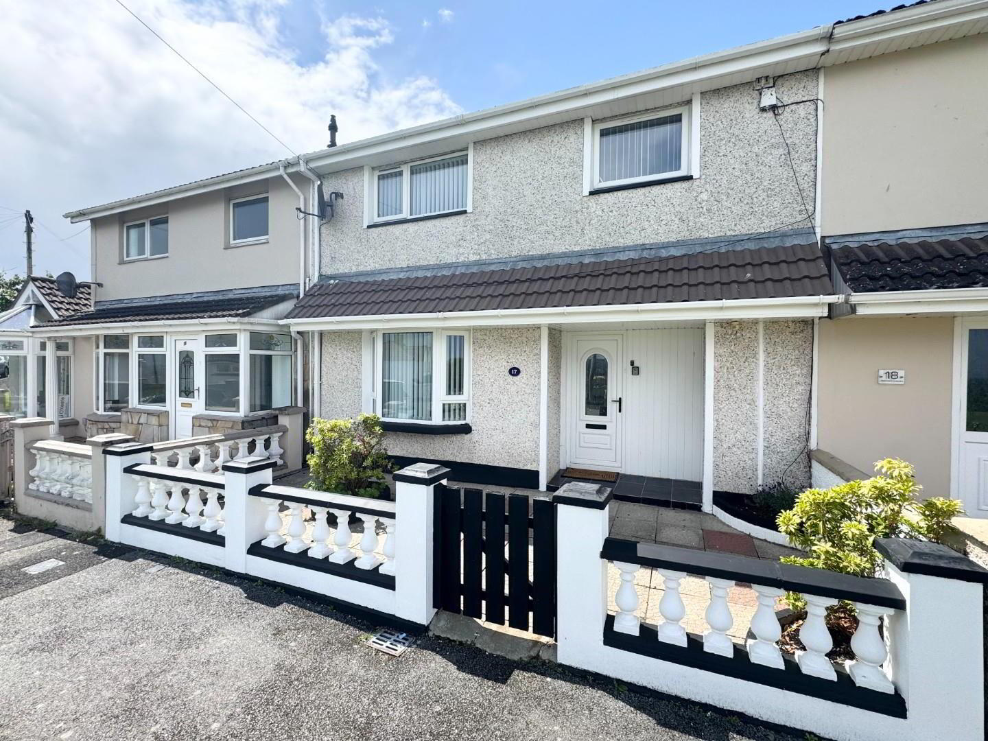 17 Rathmore Crescent 1 of 15