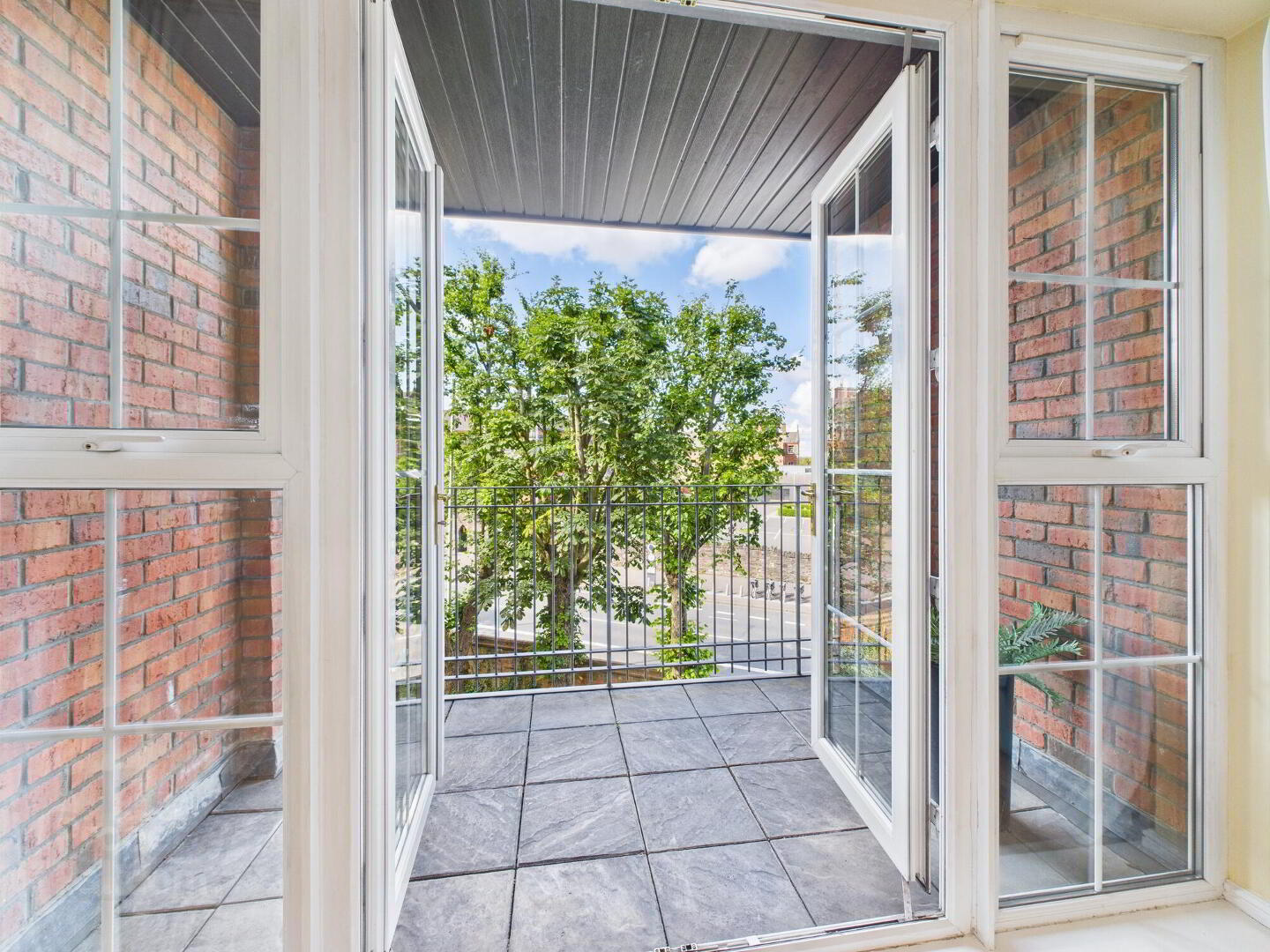 Apt 21 Bell Towers South, 3 Ravenhill Road 6 of 17