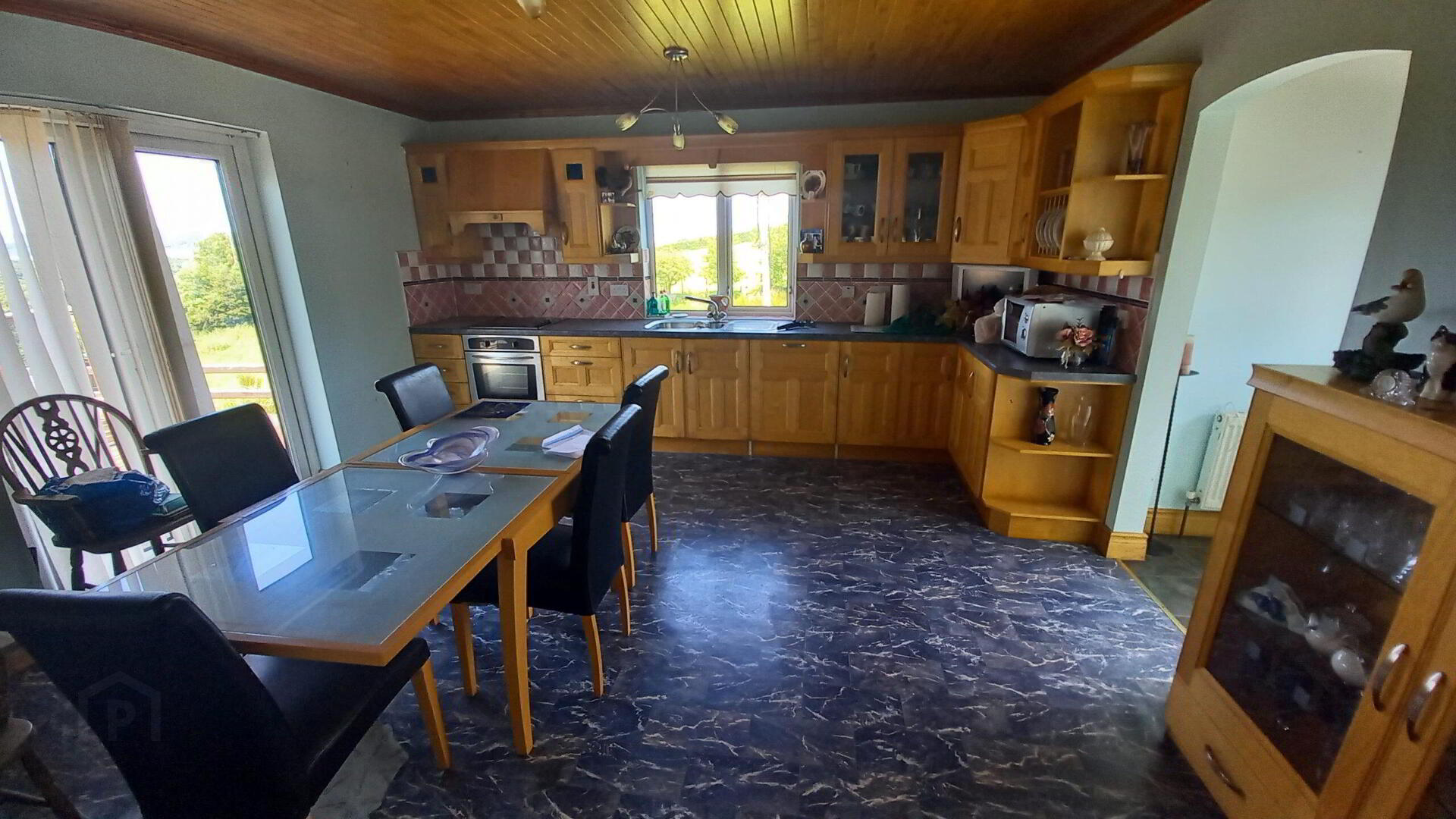 Three Bedroom House With Double Garage For Sale In 5 of 17