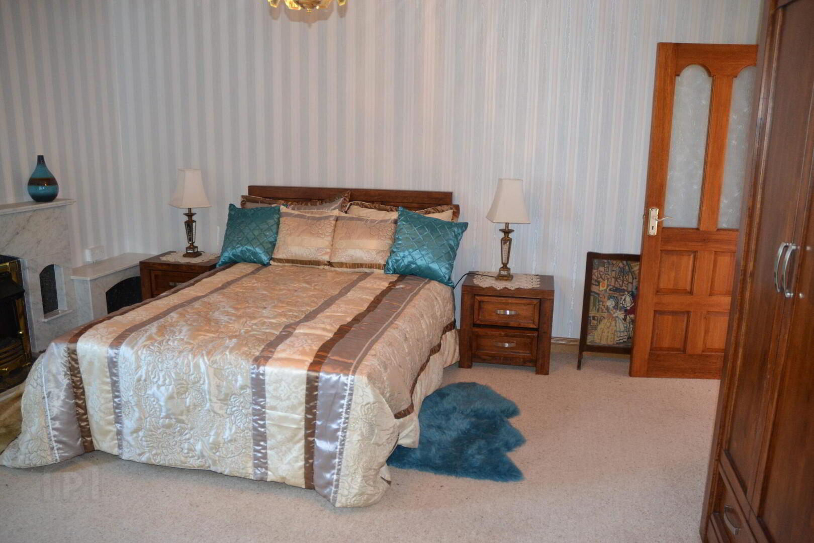 Three Bedroom House With Double Garage For Sale In 12 of 17