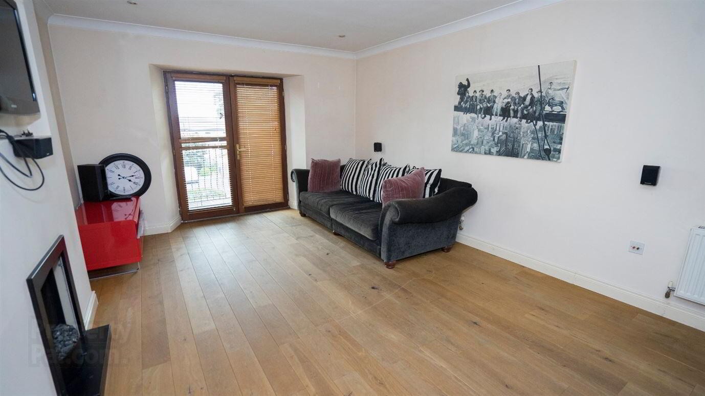 8 Market Court 9 of 20