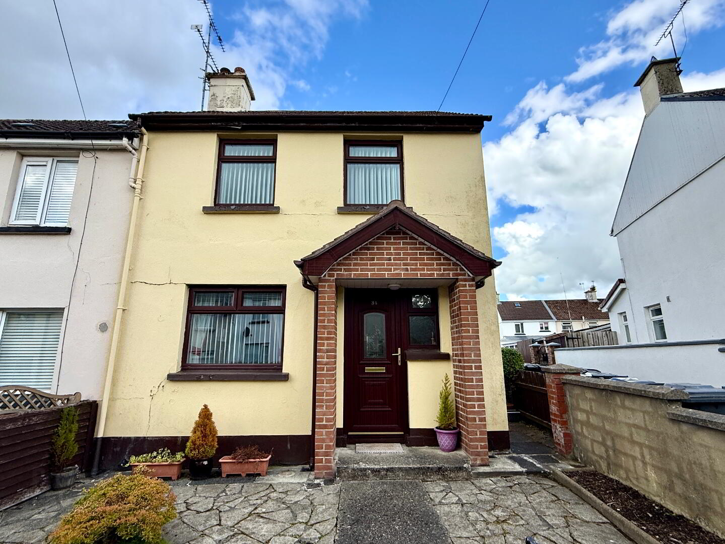 34 Erne Gardens 1 of 25