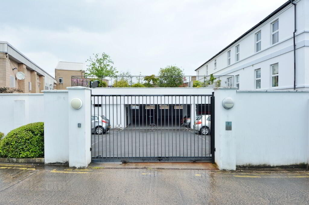 9 Apt. Lesley Plateau, 29 Bingham Street 16 of 18