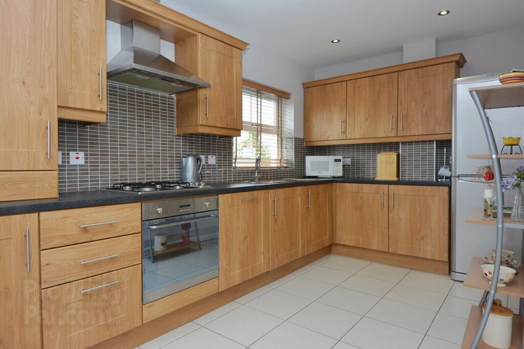 9 Apt. Lesley Plateau, 29 Bingham Street 7 of 18