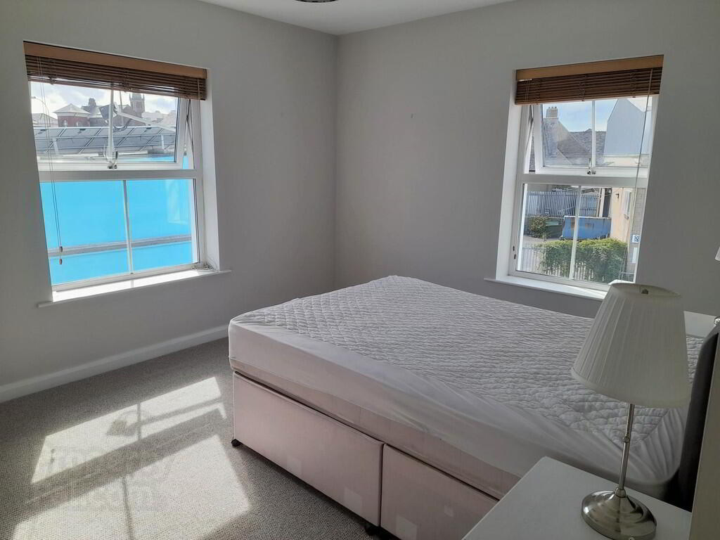 9 Apt. Lesley Plateau, 29 Bingham Street 10 of 18