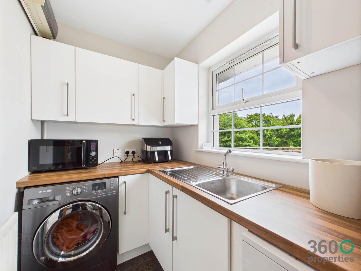 47 Ballynoe Road 11 of 35