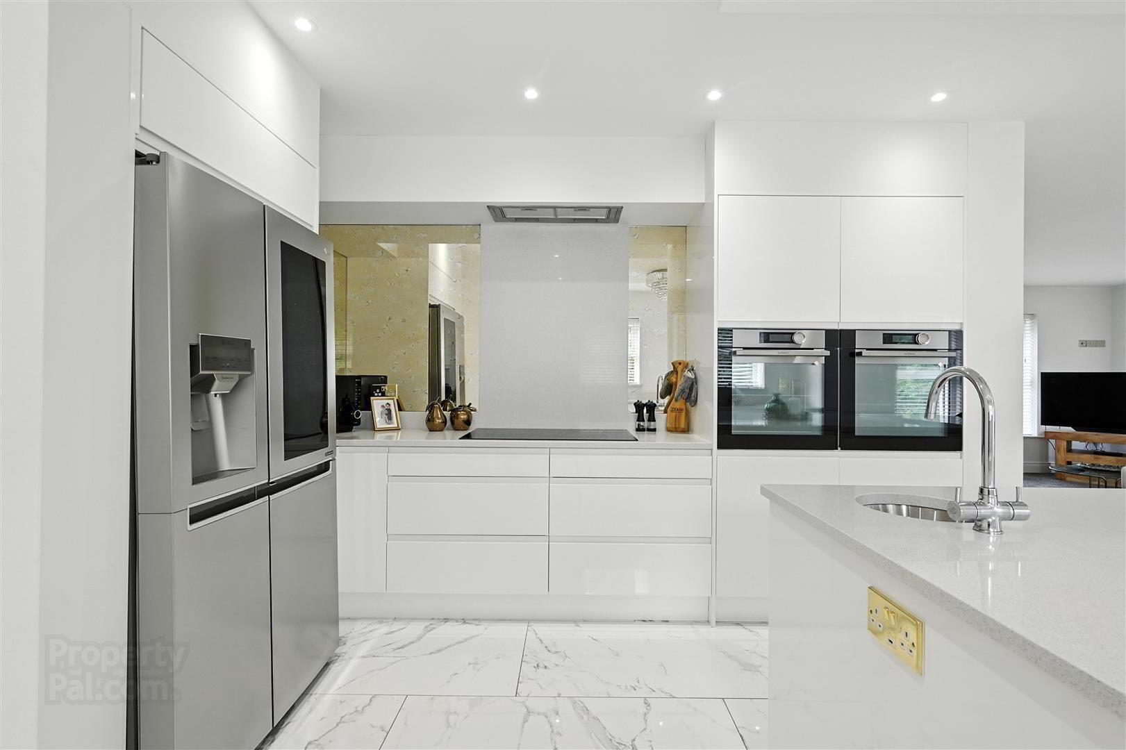 193 Castle Road 14 of 38