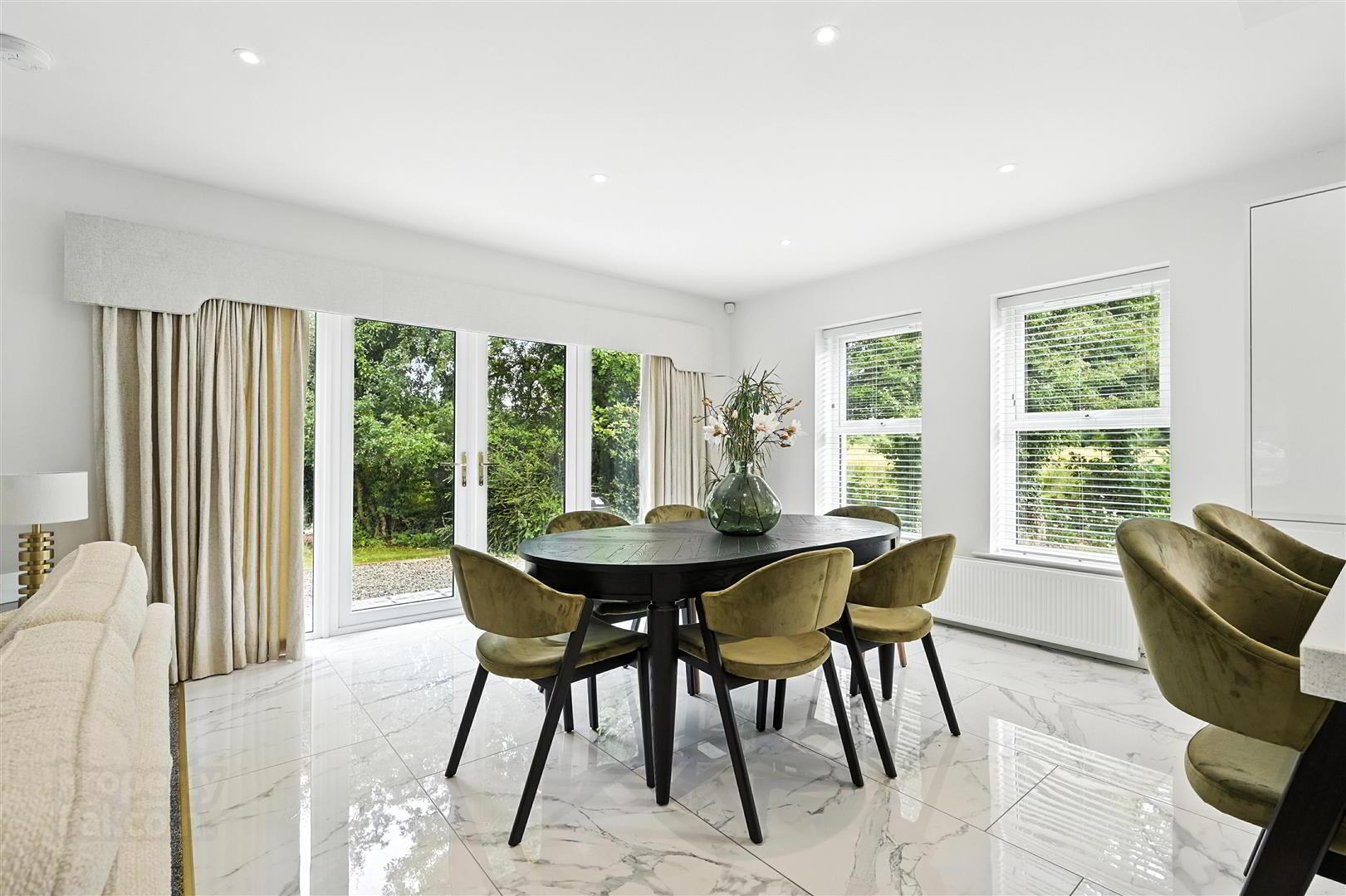 193 Castle Road 9 of 38