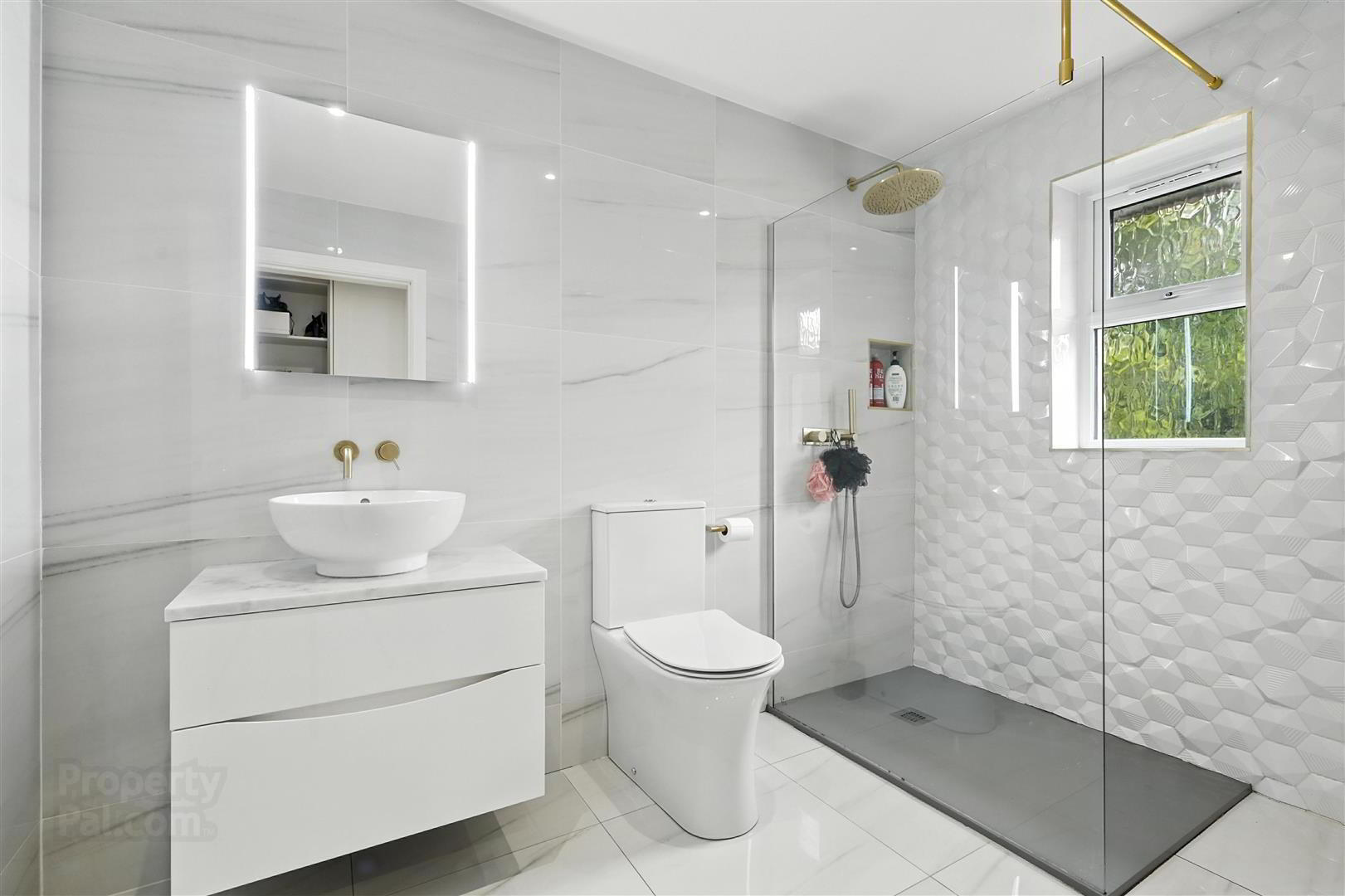 193 Castle Road 23 of 38