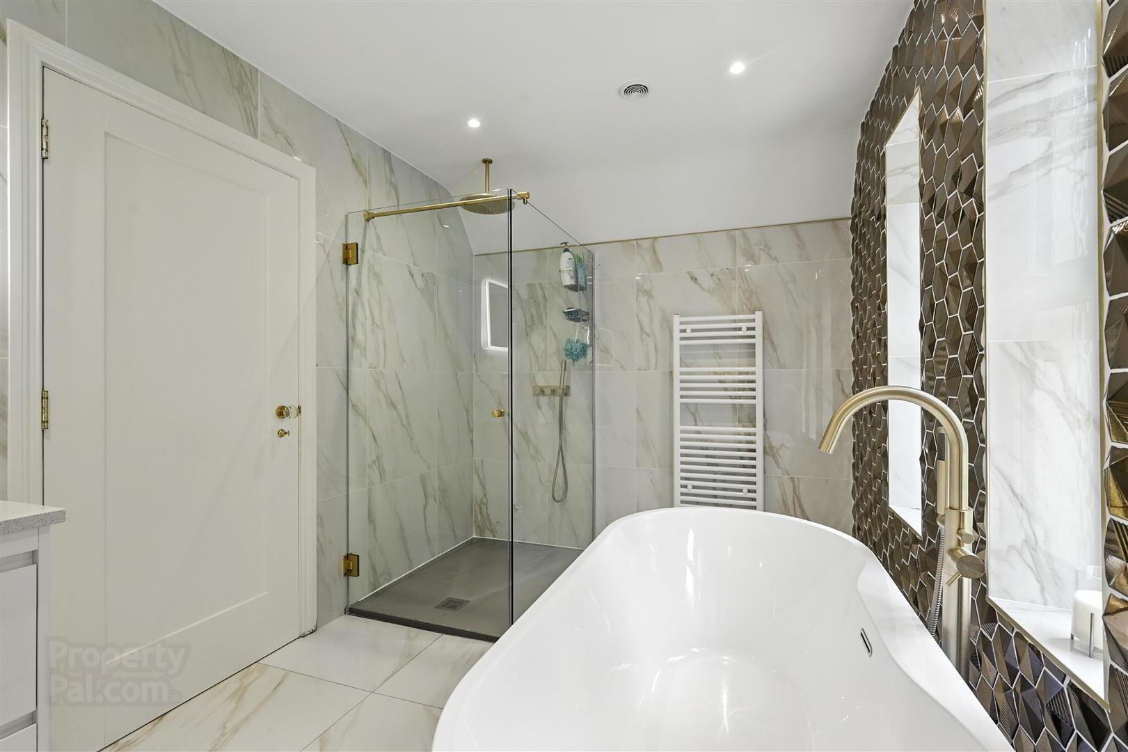 193 Castle Road 29 of 38