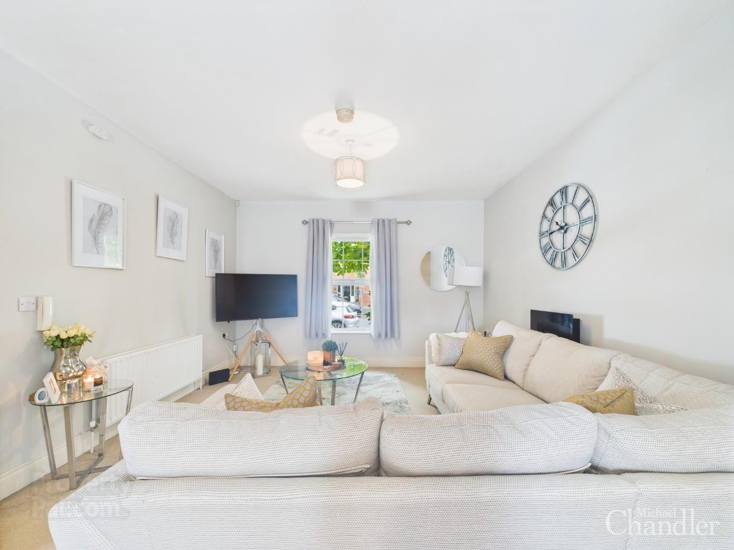 8 Lady Wallace Road 4 of 12