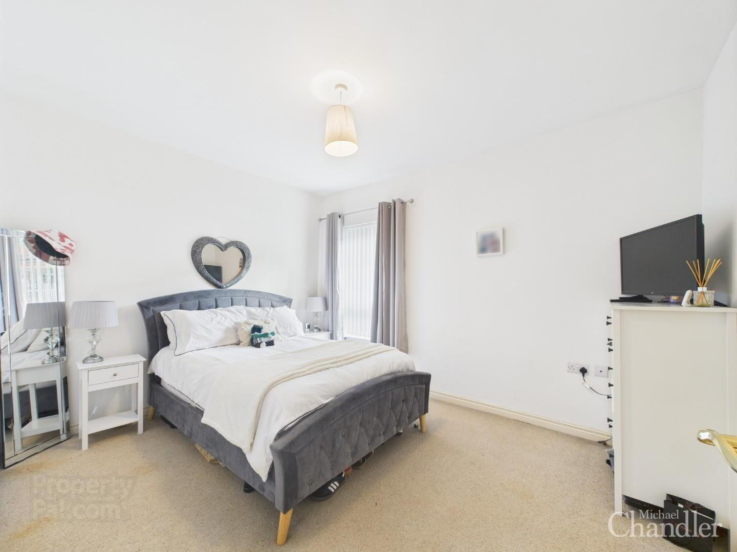 8 Lady Wallace Road 7 of 12