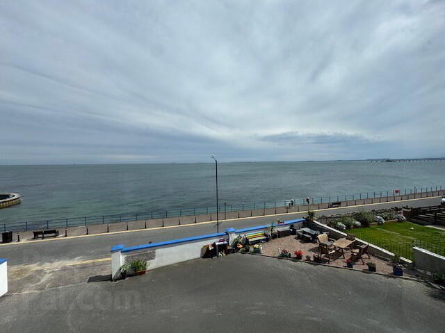 3 Ocean View, 31 Marine Parade 11 of 12