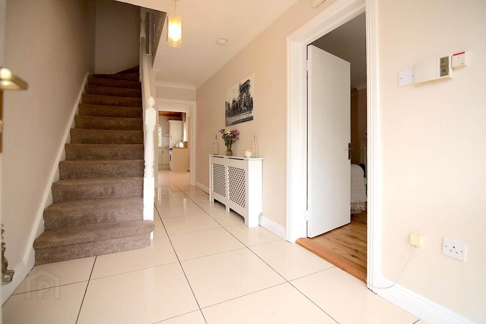 11 Manorfields Crescent 3 of 29