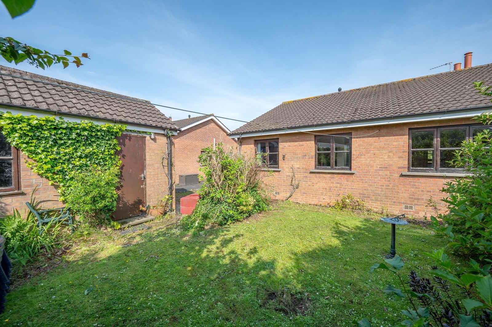 8 Erindee Gardens 15 of 16