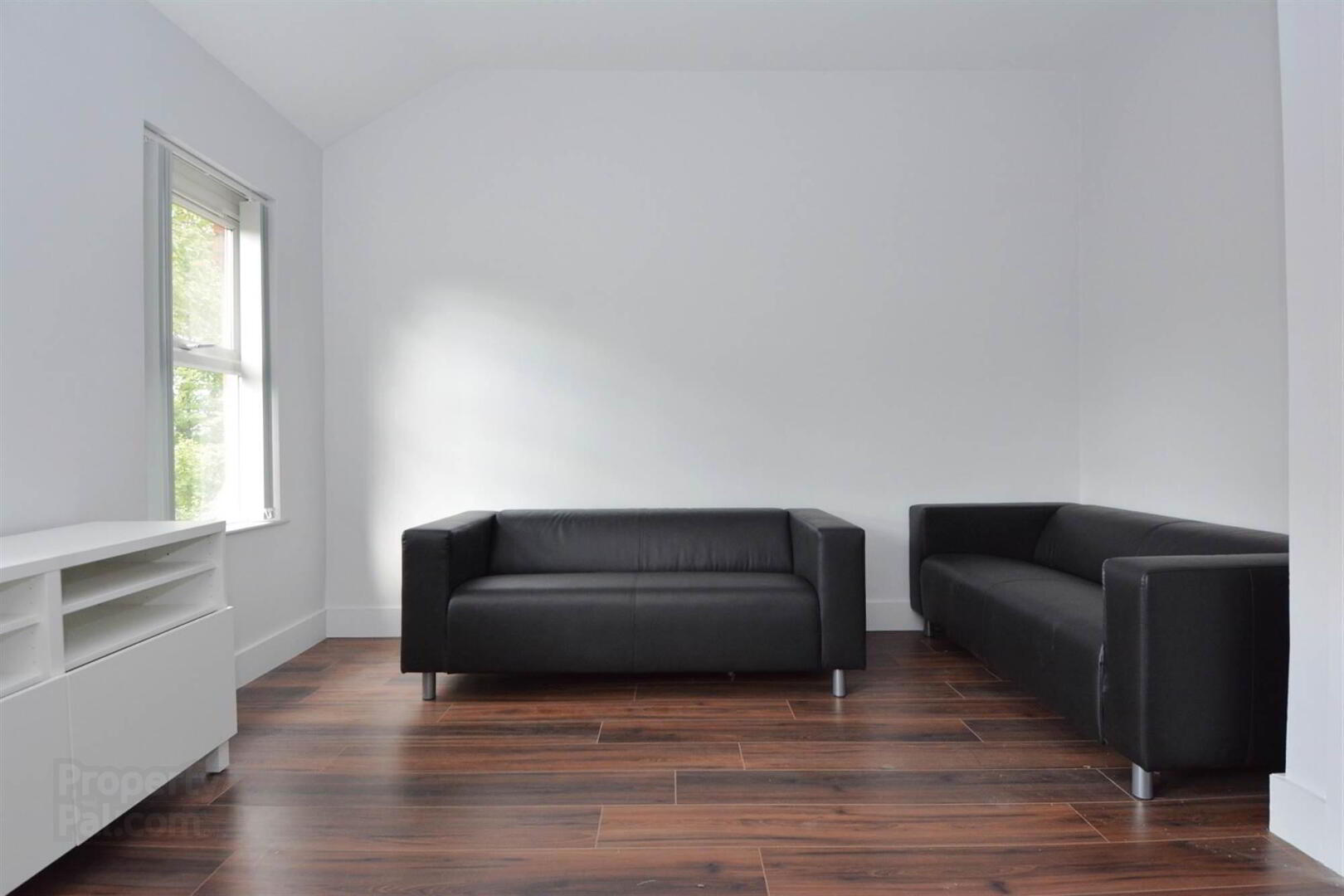 5 One Bedroom Apartments @, 65 Ulsterville Avenue 6 of 17