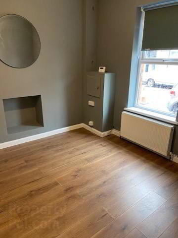18 Barry Street 2 of 6
