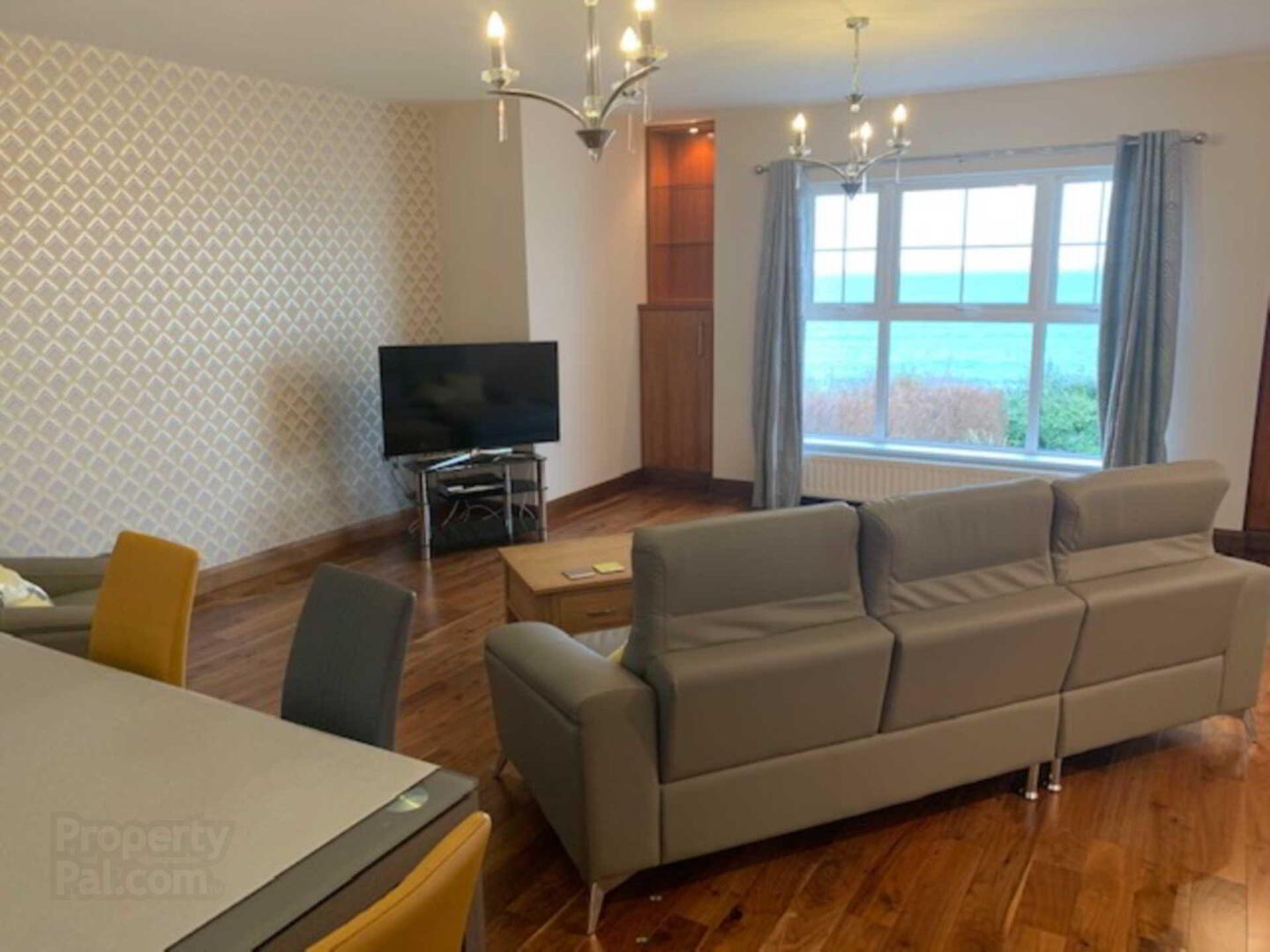 Apt 4, Glencairn 3 of 18