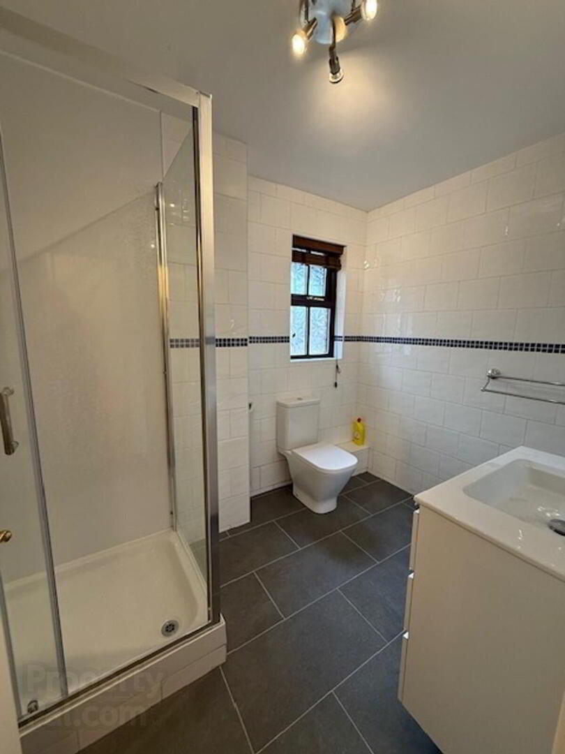 Apt 17 The Stables, Cairnburn Belmont 10 of 15