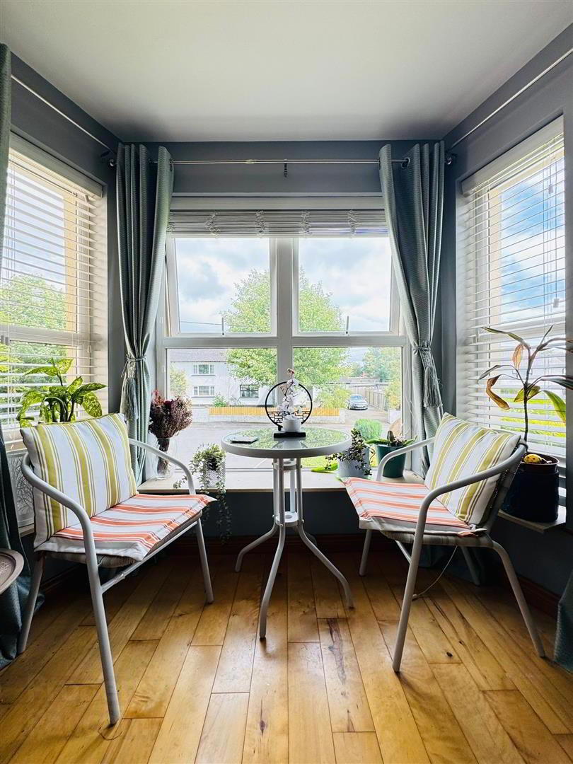 Apt 5, 14 St. Quentin Avenue 5 of 13